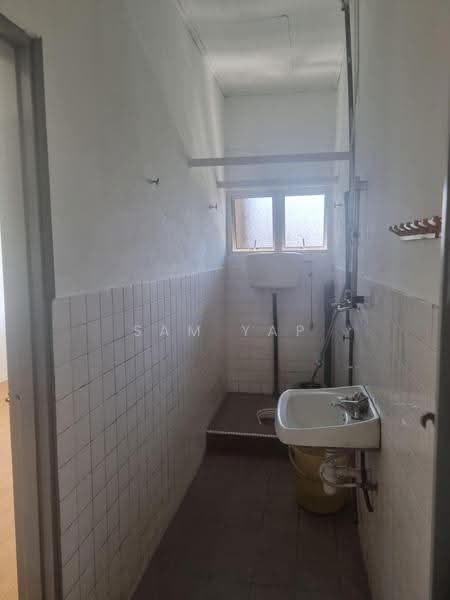 Flat for Sale at Taman Bukit Ria - Sam Yap - Bathroom - PropertyGuru.com.my