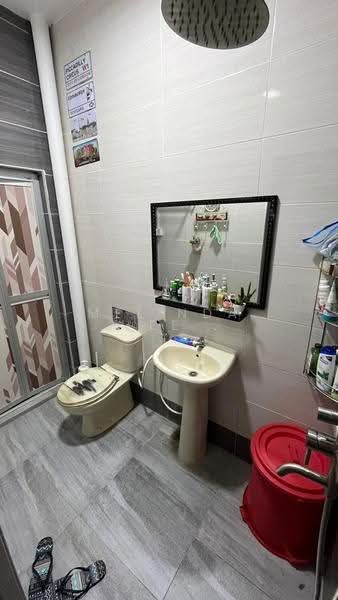 2-storey Terraced House for Sale in Taman Bukit Kempas (Tampoi) - Melinda Ee - Bathroom - PropertyGuru.com.my