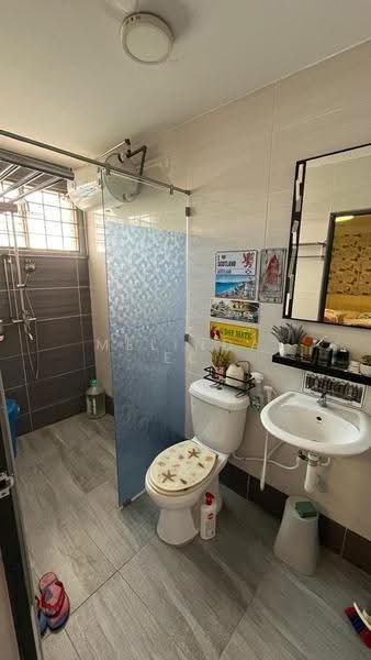 2-storey Terraced House for Sale in Taman Bukit Kempas (Tampoi) - Melinda Ee - Bathroom - PropertyGuru.com.my