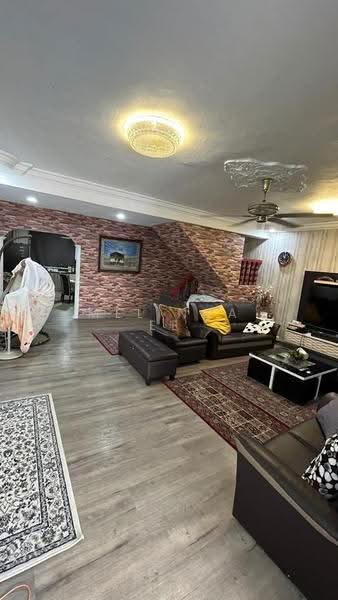 2-storey Terraced House for Sale in Taman Bukit Kempas (Tampoi) - Melinda Ee - Living Room - PropertyGuru.com.my
