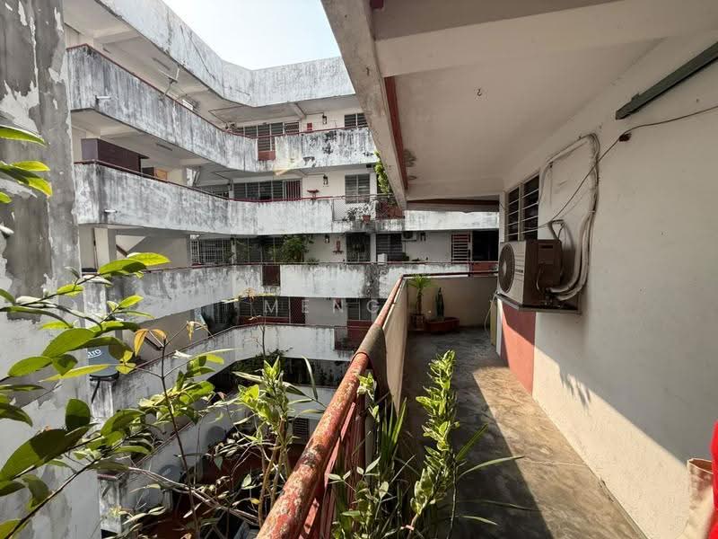Apartment for Sale at Taman Lip Sin Block 37 - Meng . - Balcony - PropertyGuru.com.my