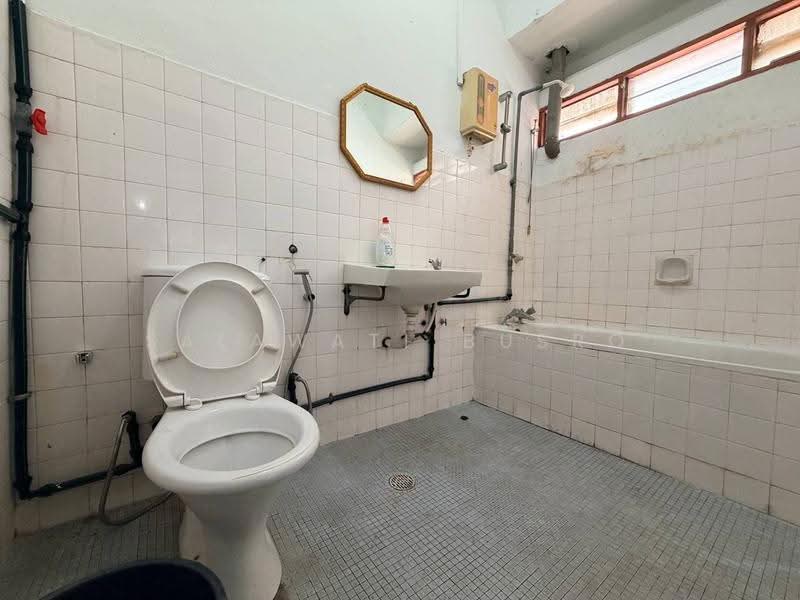 2-storey Terraced House for Sale in Seksyen 4 (Shah Alam) - Salawati Busro - Bathroom - PropertyGuru.com.my