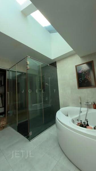 Rumah Berkembar untuk Dijual di Bandar Botanic (Klang) - Joel Tan - Bathroom - PropertyGuru.com.my