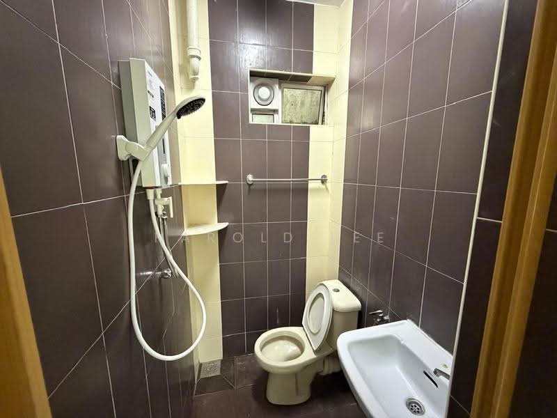 Pangsapuri untuk Dijual di Desa Daya - Harold Lee - Bathroom - PropertyGuru.com.my