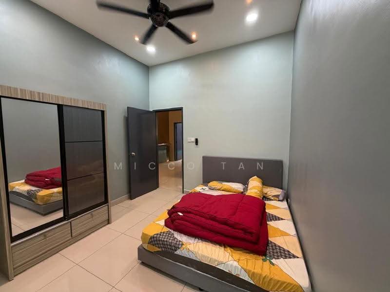 Rumah Teres untuk Disewa di Taman Pulai Bestari (Skudai) - Micco Tan - Bedroom - PropertyGuru.com.my
