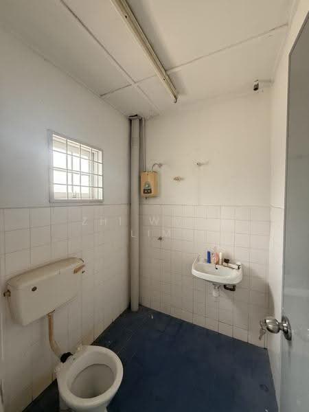 Rumah Teres untuk Dijual di Bandar Country Homes (Rawang) - Zhi Wang Lim - Bathroom - PropertyGuru.com.my