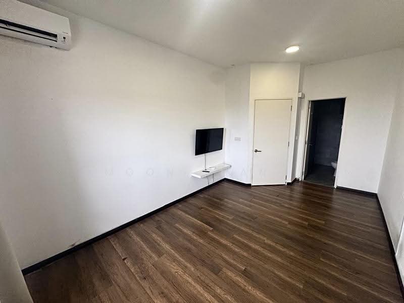 Kondominium untuk Disewa di Maya - Moon Chang - Master Bedroom - PropertyGuru.com.my
