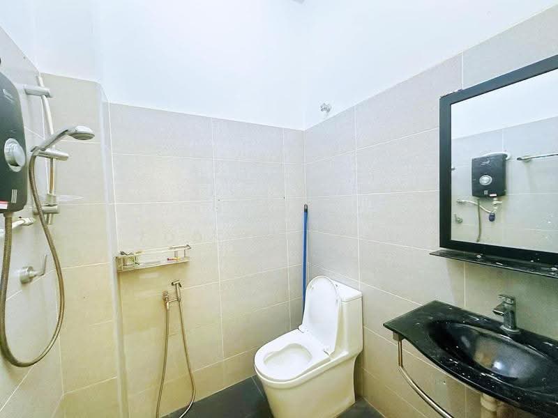 Rumah Teres 1-Tingkat untuk Disewa di Taman Setia Indah (Tebrau) - Foo Jun Tao - Bathroom - PropertyGuru.com.my