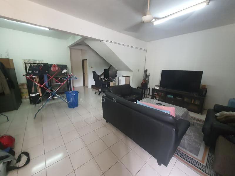 Rumah Teres 2-Tingkat untuk Dijual di Taman Puncak Jalil (Seri Kembangan) - Jason Tan - Living Room - PropertyGuru.com.my