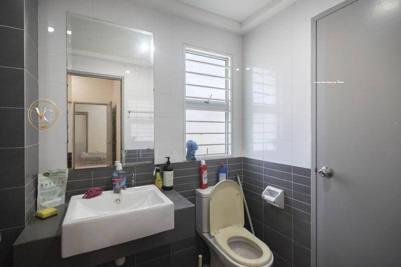 Rumah Teres 2-Tingkat untuk Disewa di Bandar Bukit Raja (Klang) - Vitas Tan - Bathroom - PropertyGuru.com.my