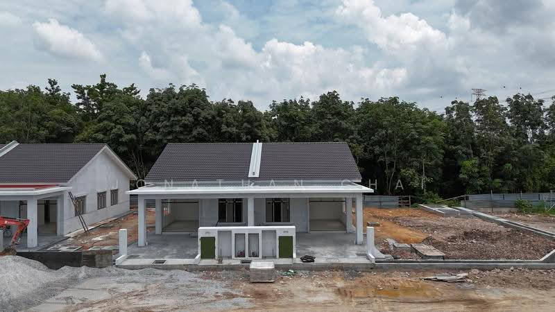 Rumah Berkembar untuk Dijual di Kampung Olak Lempit (Tanjong Duabelas) - Jonathan Chai - Exterior - PropertyGuru.com.my