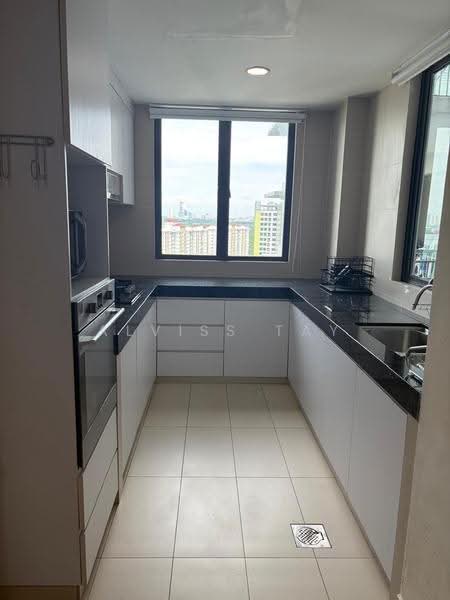 Condominium for Sale at The Straits View Condominium - Alviss Tay - Kitchen - PropertyGuru.com.my