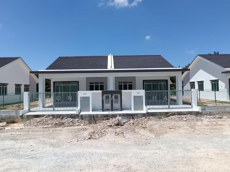 Semi-Detached House for Sale in Kampung Olak Lempit (Tanjong Duabelas) - Jonathan Chai - Exterior - PropertyGuru.com.my