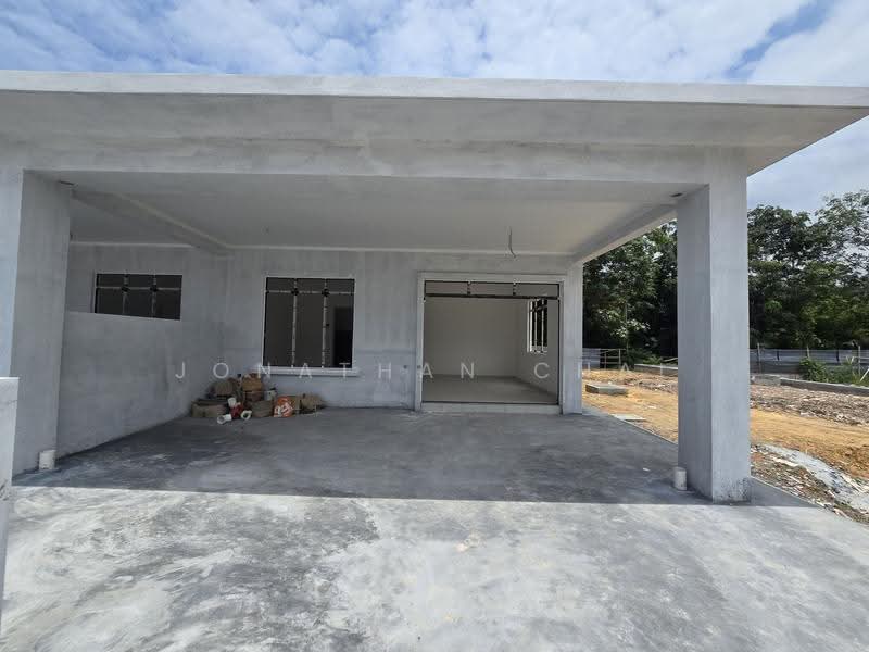Semi-Detached House for Sale in Kampung Olak Lempit (Tanjong Duabelas) - Jonathan Chai - Exterior - PropertyGuru.com.my