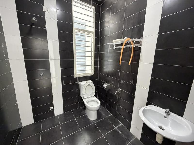 Semi-Detached House for Sale in Setia Impian (Setia Alam) - Billy Chan - Bathroom - PropertyGuru.com.my