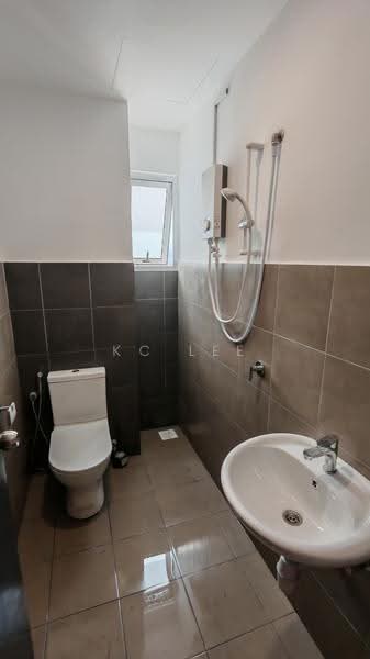 Pangsapuri untuk Disewa di Residensi Akasia Jubilee - KC Lee - Bathroom - PropertyGuru.com.my