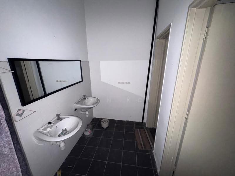 Kedai untuk Disewa di Ampang (Selangor) - Loh KC - Bathroom - PropertyGuru.com.my