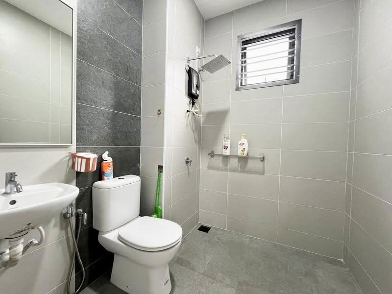 Cluster House for Sale in Taman Glenmarie (Johor Bahru) - Yik Tat - Bathroom - PropertyGuru.com.my