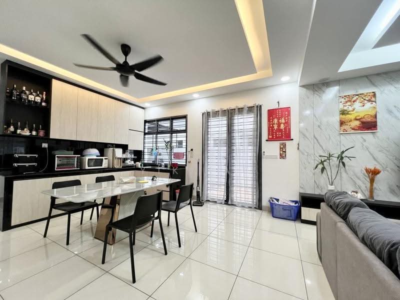Cluster House for Sale in Taman Glenmarie (Johor Bahru) - Yik Tat - Kitchen - PropertyGuru.com.my