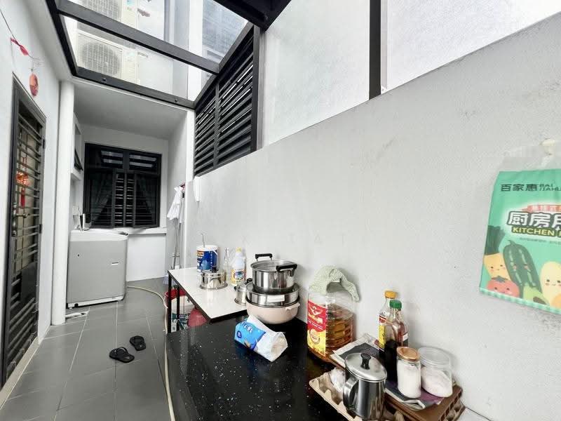 Cluster House for Sale in Taman Glenmarie (Johor Bahru) - Yik Tat - Kitchen - PropertyGuru.com.my