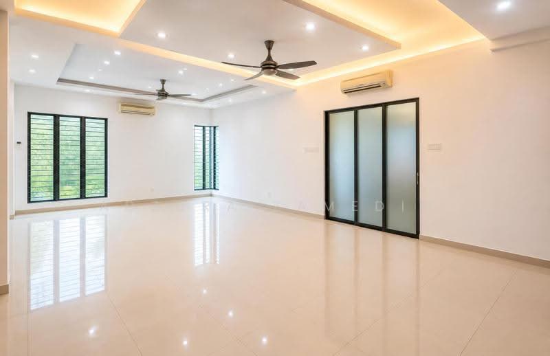 Rumah Banglo untuk Dijual di Aman Perdana (Kapar) - Adzura Zamedin - Living Room - PropertyGuru.com.my