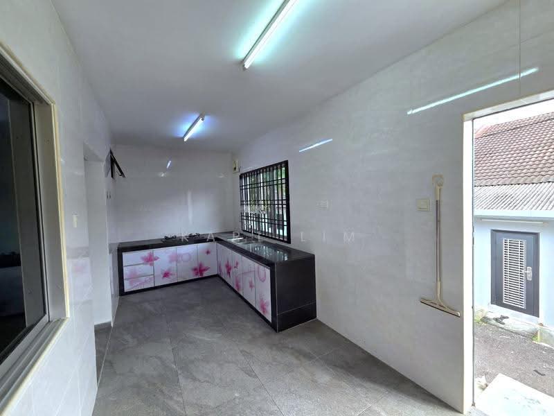 1-storey Terraced House for Sale in Taman Flora Heights (Pasir Gudang) - Karl Lim - Kitchen - PropertyGuru.com.my
