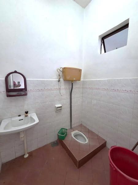 1-storey Terraced House for Sale in Taman Flora Heights (Pasir Gudang) - Karl Lim - Bathroom - PropertyGuru.com.my