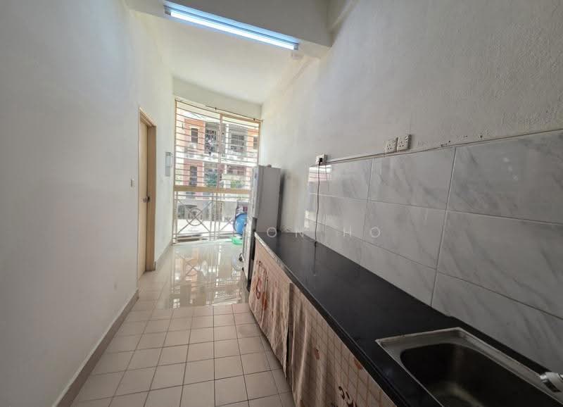 Condominium for Sale at Putra Indah Condominium - Kenson Ho - Kitchen - PropertyGuru.com.my