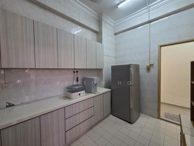 Condominium for Sale at Putra Indah Condominium - Kenson Ho - Kitchen - PropertyGuru.com.my