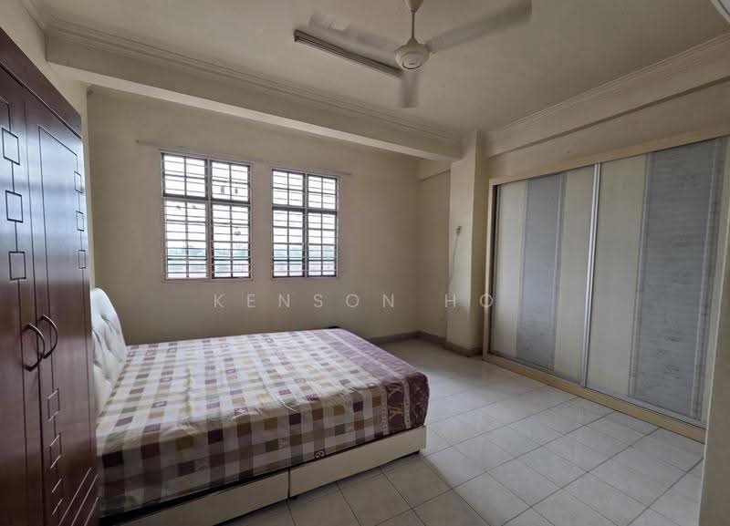 Condominium for Sale at Putra Indah Condominium - Kenson Ho - Bedroom - PropertyGuru.com.my