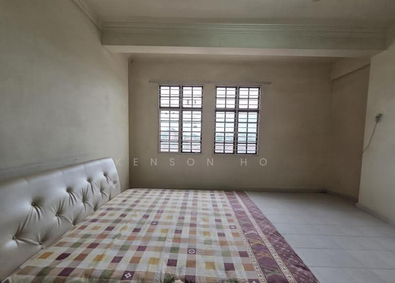 Condominium for Sale at Putra Indah Condominium - Kenson Ho - Bedroom - PropertyGuru.com.my