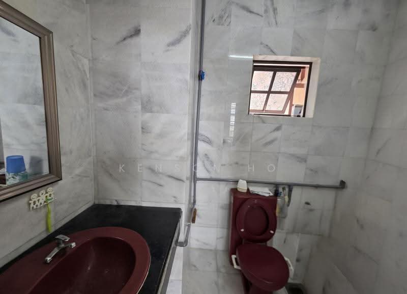 Condominium for Sale at Putra Indah Condominium - Kenson Ho - Bathroom - PropertyGuru.com.my