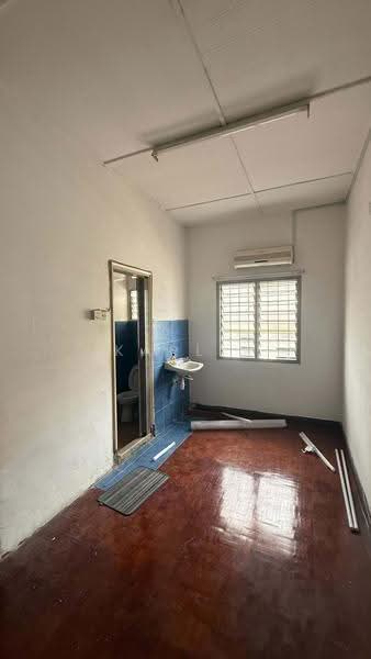 Rumah Teres 2-Tingkat untuk Disewa di Taman Midah (Cheras) - Karl . - Bathroom - PropertyGuru.com.my