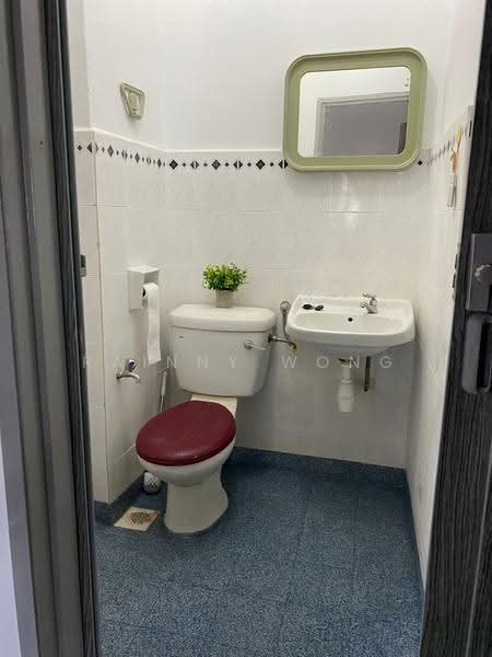 Kondominium untuk Disewa di Azuria Condominium - Rainny Wong - Bathroom - PropertyGuru.com.my