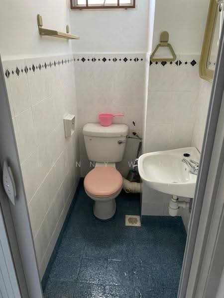 Kondominium untuk Disewa di Azuria Condominium - Rainny Wong - Bathroom - PropertyGuru.com.my