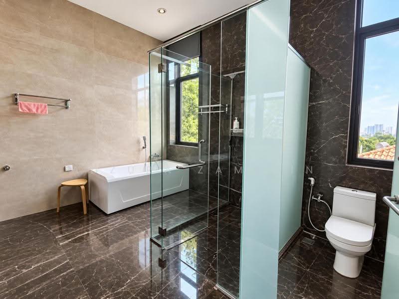 Bungalow House for Sale in Seksyen 13 (Shah Alam) - Adzura Zamedin - Bathroom - PropertyGuru.com.my