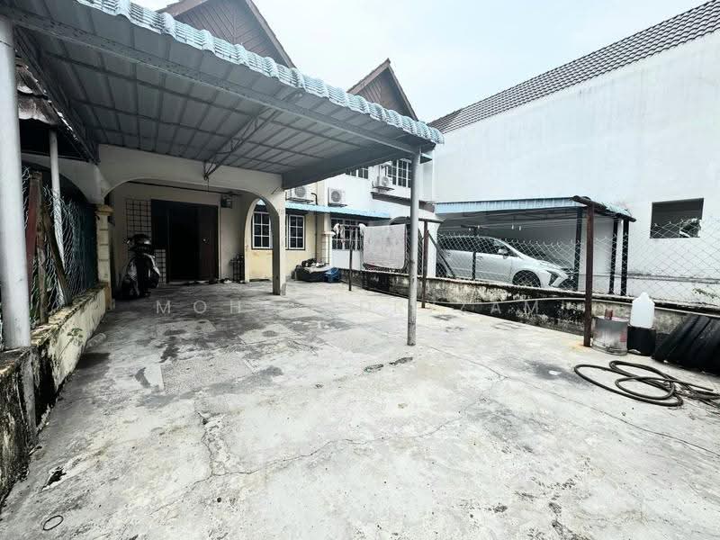 2-storey Terraced House for Sale in Seksyen 19 (Shah Alam) - Mohd Adryzam - Exterior - PropertyGuru.com.my