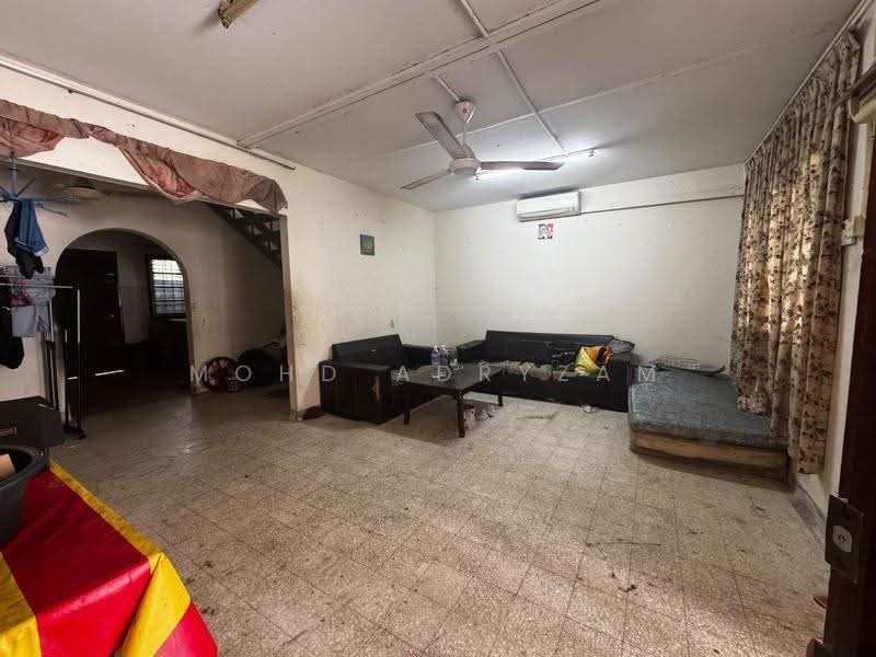 2-storey Terraced House for Sale in Seksyen 19 (Shah Alam) - Mohd Adryzam - Living Room - PropertyGuru.com.my
