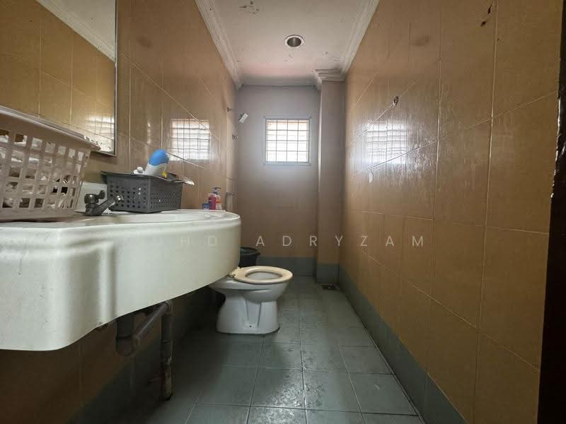 2-storey Terraced House for Sale in Seksyen 19 (Shah Alam) - Mohd Adryzam - Bathroom - PropertyGuru.com.my