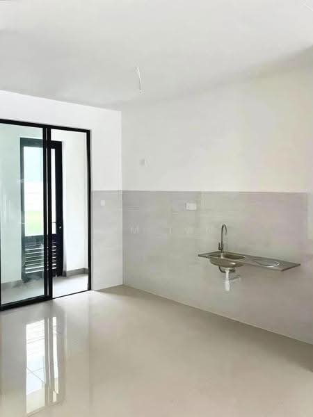 Rumah Teres 2-Tingkat untuk Dijual di Taman Damansara Aliff (Tampoi) - Sam Tan - Kitchen - PropertyGuru.com.my