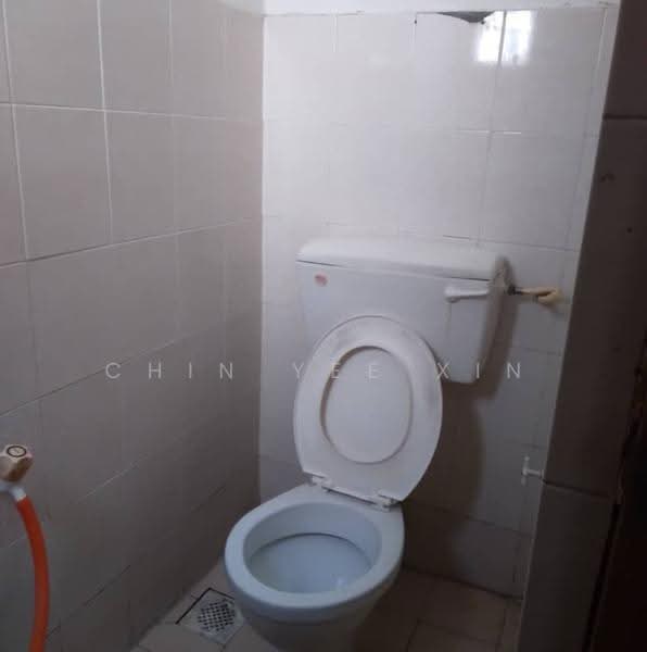 Flat for Sale at Lestari Apartment - Chin Yee Xin - Bathroom - PropertyGuru.com.my
