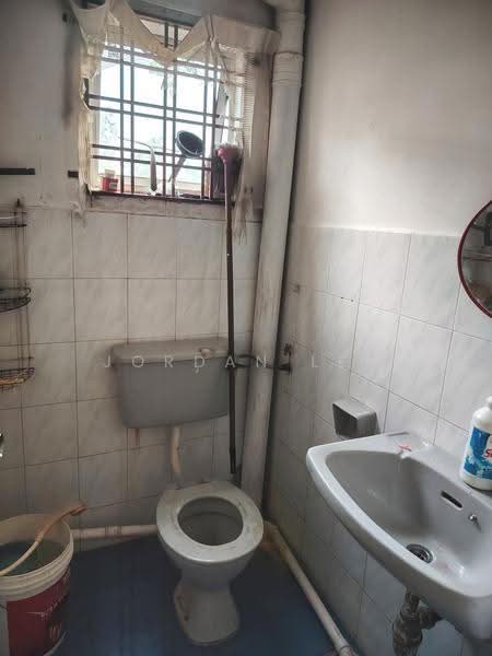 Pangsapuri untuk Dijual di Kota Laksamana Utama - Jordan Lee - Bathroom - PropertyGuru.com.my