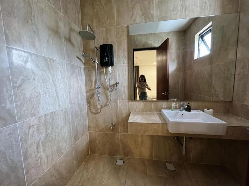 Bungalow House for Sale in Minden Heights (Gelugor) - Mervyn Seah - Bathroom - PropertyGuru.com.my