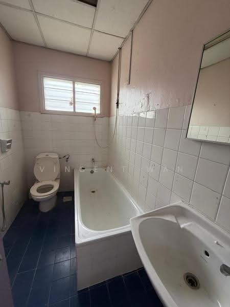 Banglo Komersial untuk Dijual di Titiwangsa (Kuala Lumpur) - Vincent Wan - Bathroom - PropertyGuru.com.my
