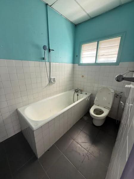 Banglo Komersial untuk Dijual di Titiwangsa (Kuala Lumpur) - Vincent Wan - Bathroom - PropertyGuru.com.my