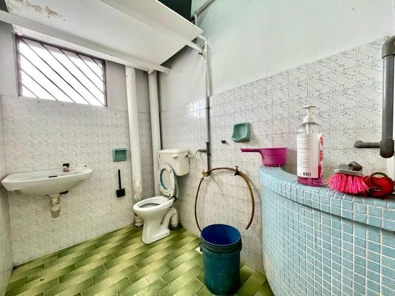 Rumah Flat untuk Dijual di Flat Bandar Selesa Jaya @ Jalan Silat Gayong - Lauren Chai - Bathroom - PropertyGuru.com.my