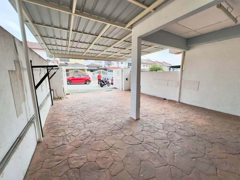 Rumah Teres 2-Tingkat untuk Dijual di Taman Pinggiran Putra (Seri Kembangan) - Ammeer Nadzrai - Exterior - PropertyGuru.com.my