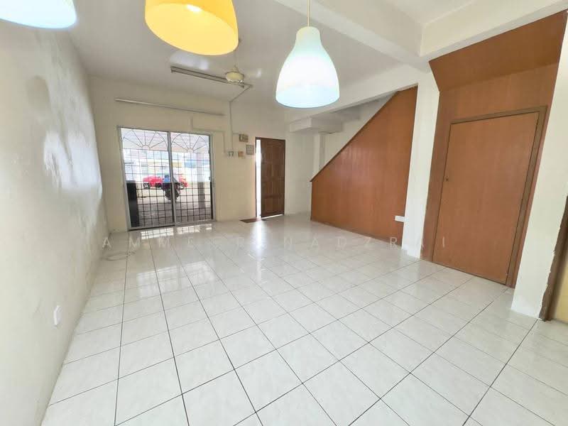 Rumah Teres 2-Tingkat untuk Dijual di Taman Pinggiran Putra (Seri Kembangan) - Ammeer Nadzrai - Interior - PropertyGuru.com.my