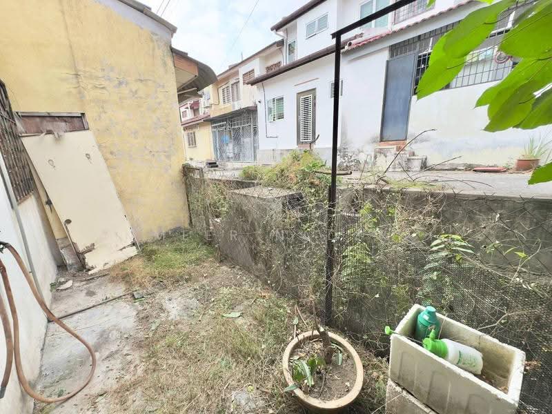 Rumah Teres 2-Tingkat untuk Dijual di Taman Pinggiran Putra (Seri Kembangan) - Ammeer Nadzrai - Exterior - PropertyGuru.com.my