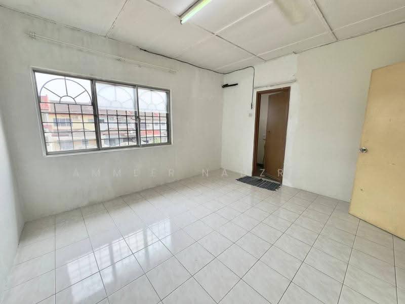 Rumah Teres 2-Tingkat untuk Dijual di Taman Pinggiran Putra (Seri Kembangan) - Ammeer Nadzrai - Interior - PropertyGuru.com.my